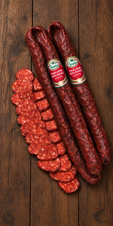 Palatin Csípős spicy Hungarian sausage on a rustic wooden background. Explore Hungarian flavors and shop sausages at OstryStefek.pl.