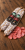 Węgierskie salami z sarny z truflami Palatin, w ozdobnych osłonkach i cienkich plastrach. Odkryj wędliny z dziczyzny w OstryStefek.pl.