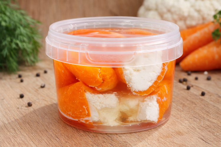 węgierskie kiszonki, papryka marynowana, papryka z serem feta, pikle z Węgier, Vecsés