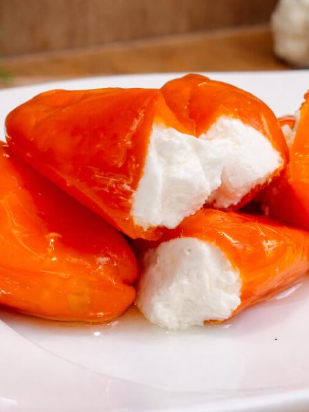 węgierskie kiszonki, papryka marynowana, papryka z serem feta, pikle z Węgier, Vecsés