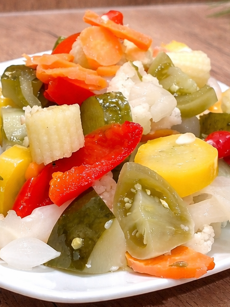 Party Mix Mild Pickled Vegetable Mix in Vinegar 800 g – traditional Hungarian non-pasteurized vegetable pickle blend with cucumber, peppers, green tomato, green watermelon, onion, cauliflower, and zucchini