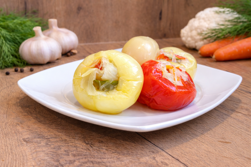 Ostra papryka jabłkowa nadziewana sałatką warzywną marynowaną w occie 600 g – tradycyjny węgierski produkt niepasteryzowany z pikantną papryką i warzywnym farszem