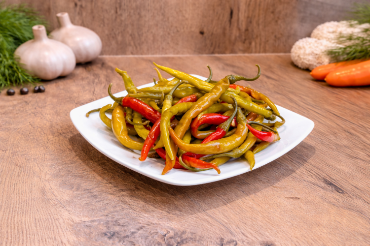 Papryka pepperoni ostra marynowana w occie 700 g – pikantna papryka do pizzy, burgerów i zapiekanek, tradycyjny węgierski produkt niepasteryzowany