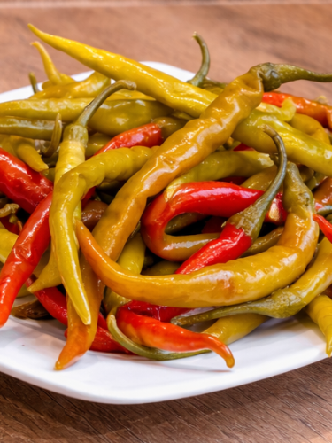 Hot Pepperoni Peppers Pickled in Vinegar 700 g – spicy pizza pepper topping for pizzas, burgers, and baked dishes, traditional Hungarian non-pasteurized product